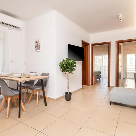 Gaia 2 - 5 Min To Beach Apartment